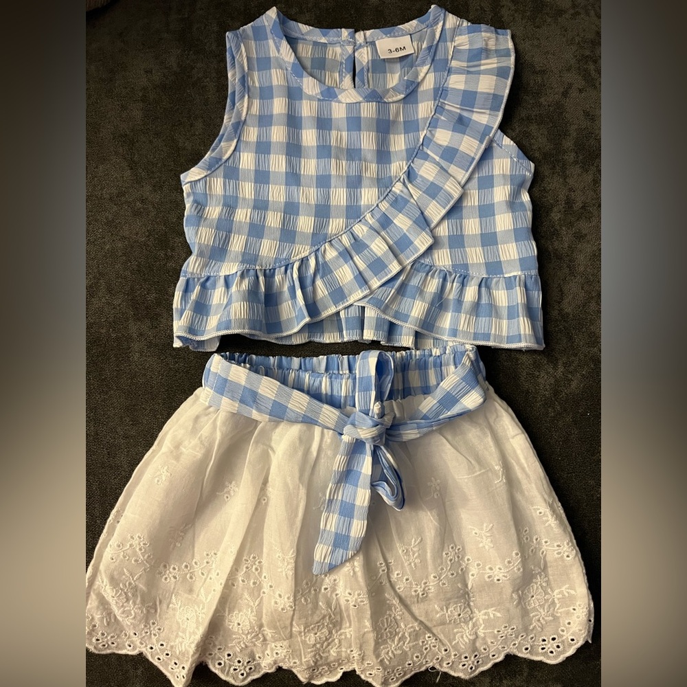 New baby girl 2 piece set cute too with a stylish skirt